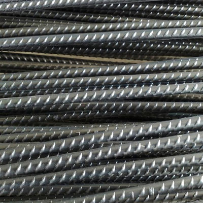 ความยาว 9m B500B 400E 10mm 12mm 16mm เส้นเหล็กเสริมทอแปลงสําหรับบิด การปั่น การตัด การเจาะต่อปริมาณตัน